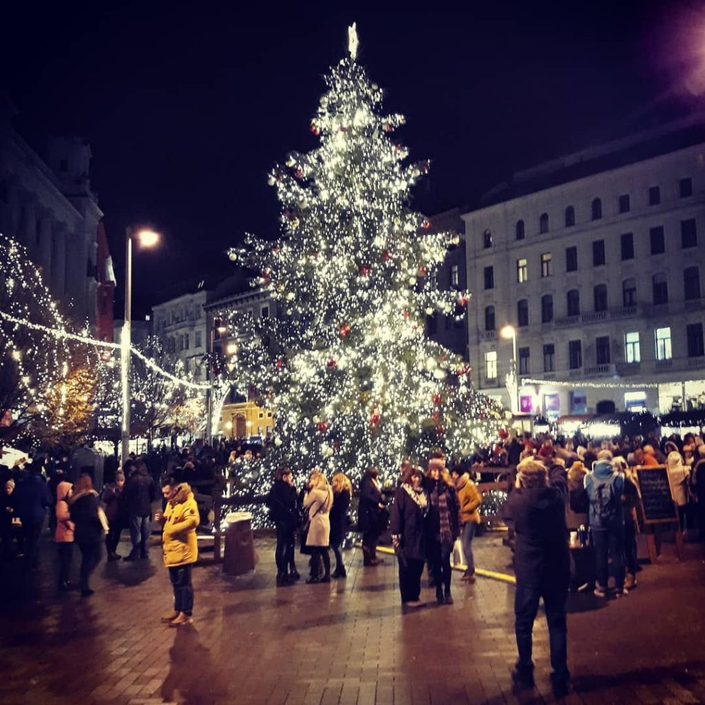 Vianočný stromček v Brne na namestí Slobody