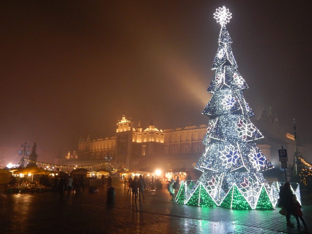 Vianočný stromček na námestí Rynek Główny