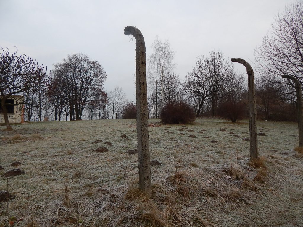 Pozostatky oplotenia z koncentračného tábora Plaszow