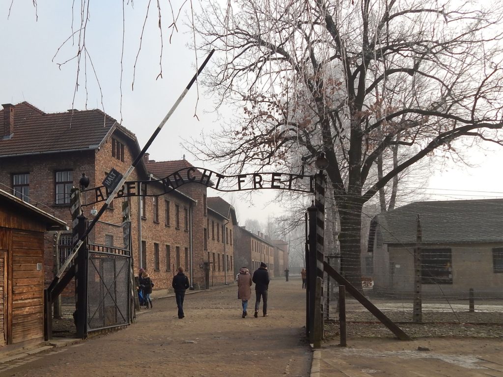 Vstup do tábora Auschwitz-Birkenau