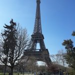 Eiffelova veža z priľahlého parku